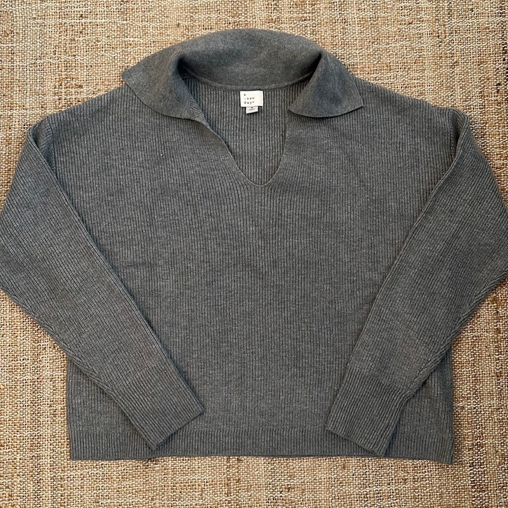 A New Day Cropped Vneck Grey Sweater Size M